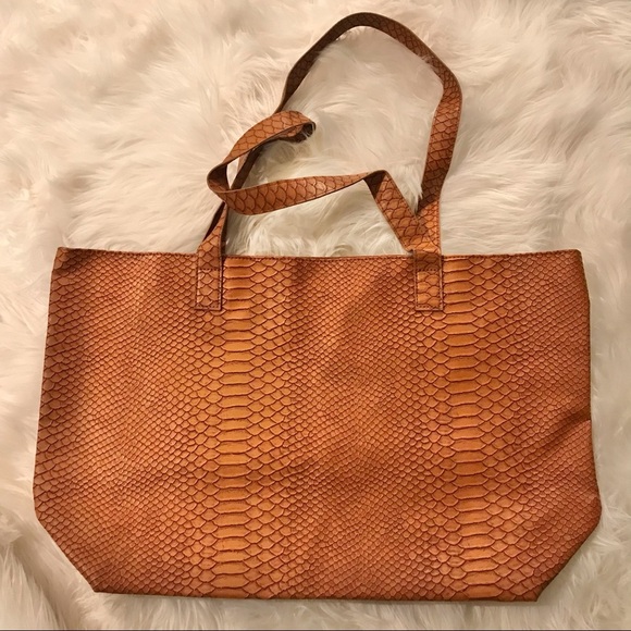 Bloomingdales Faux Tan Snakeskin Tote Bag - Picture 2 of 4